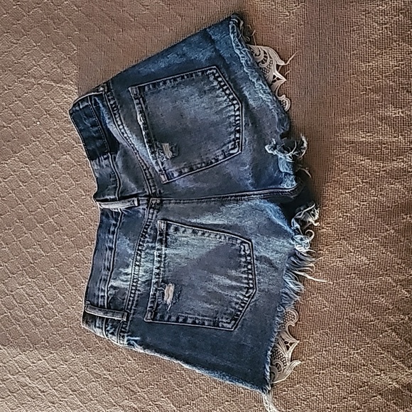 Medium wash Jean shorts - Picture 2 of 4